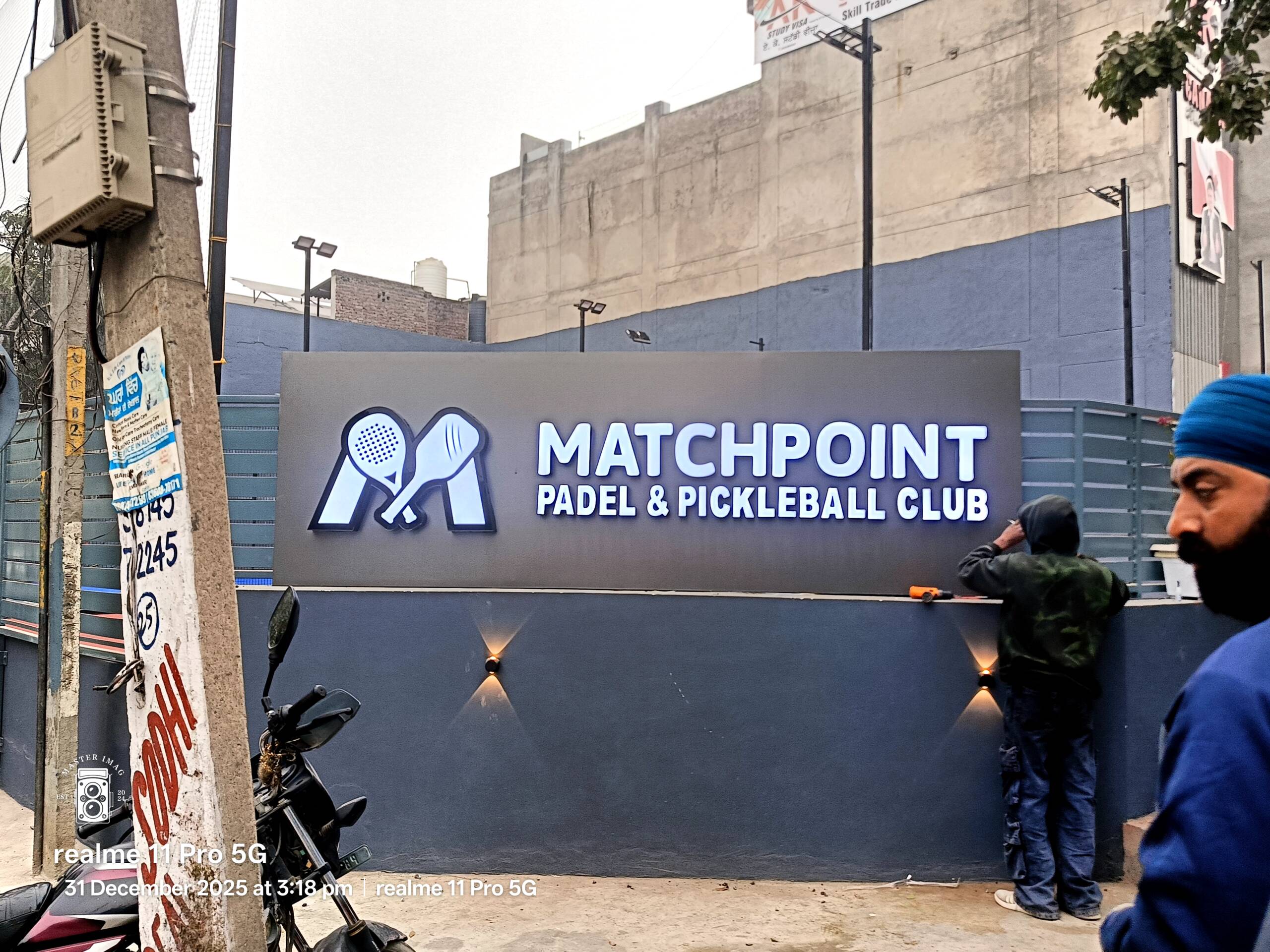 Almunium channel letter 7